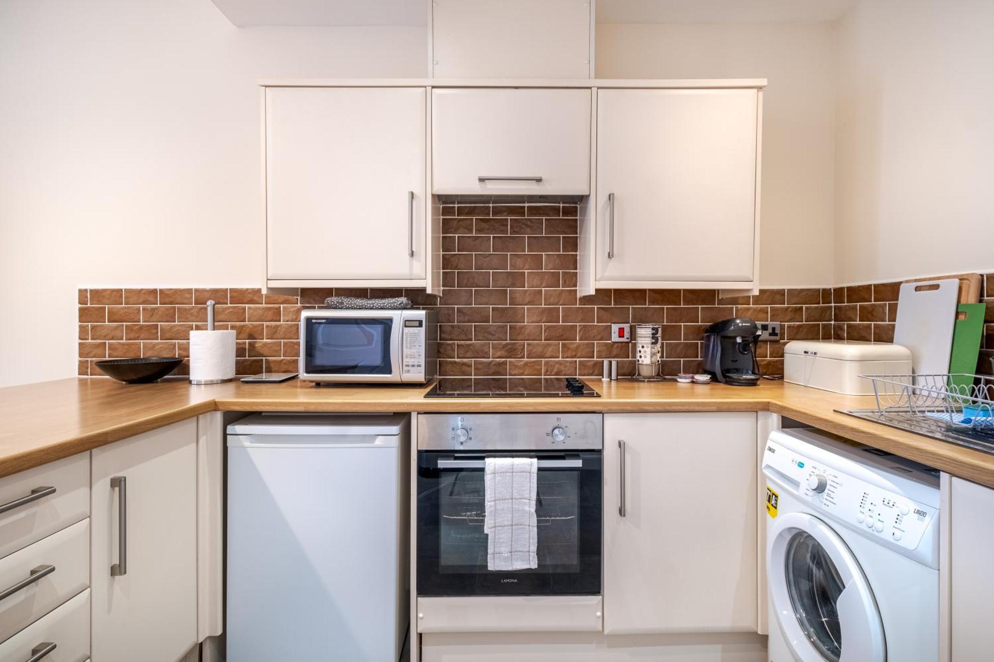 Spacious 2-bedroom With Free Parking On Site *